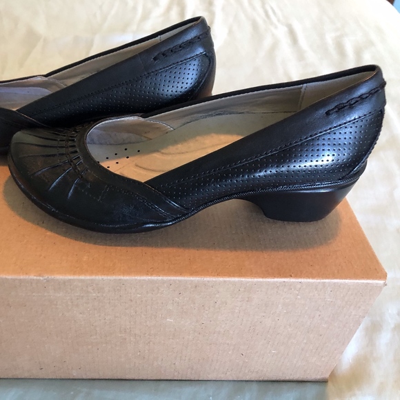 Hush Puppies Wedge Size 6W - Picture 2 of 4